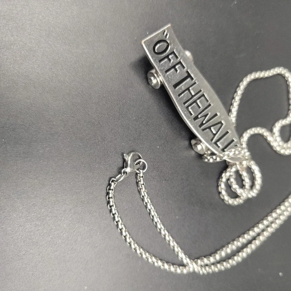 Vans Off‎ The Wall Skateboard Pendant Necklace Silver Tone 24